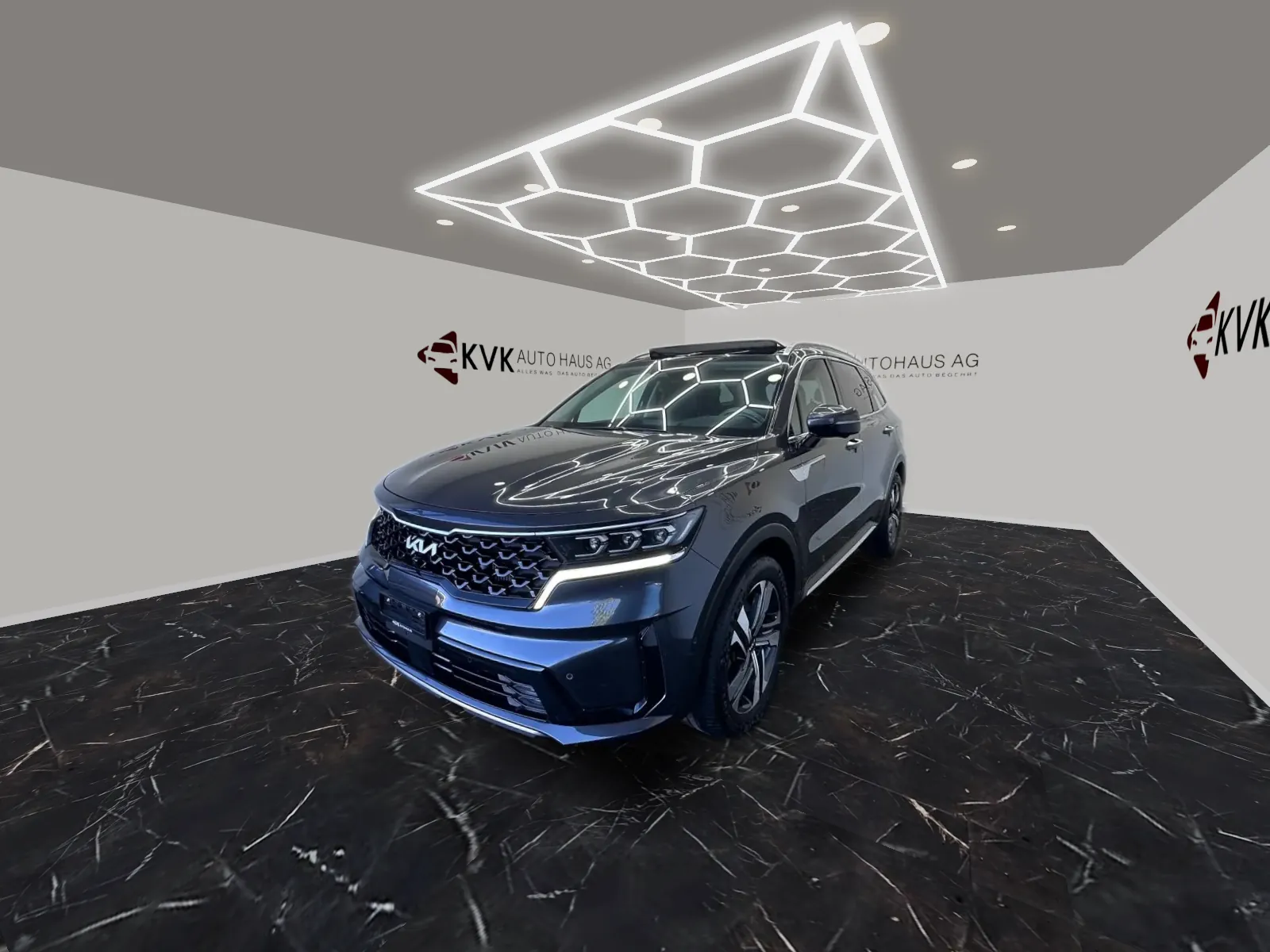 KIA Sorento 1.6 T-GDi HEV Style im nachgebildeten Showroom · Showroom Gretzenbach, nach Fotos nachgebildet · Fahrzeugfotos aus dem Inserat