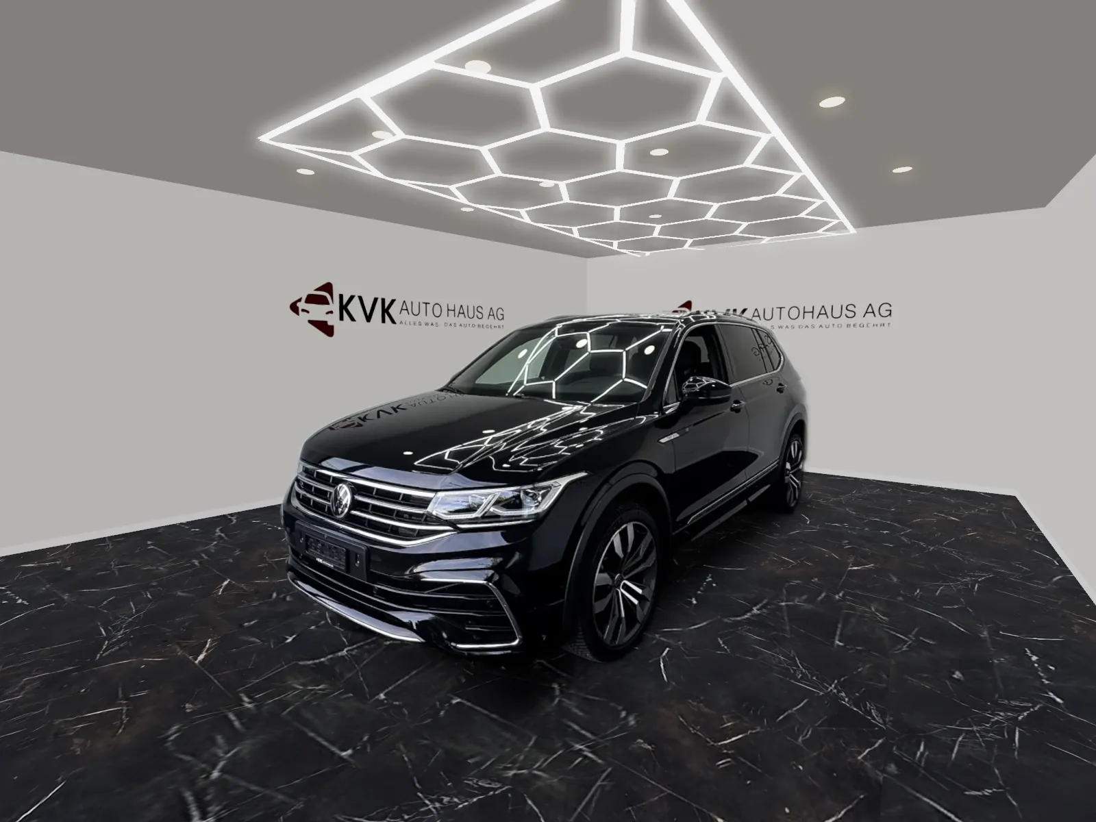 VW Tiguan Allspace 2.0TSI R-Line 4Motion DSG im nachgebildeten Showroom · Showroom Gretzenbach, nach Fotos nachgebildet · Fahrzeugfotos aus dem Inserat